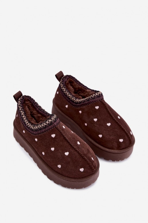 botas de neve para crianças isoladas com corações e pelo na cor castanha Meldrena
