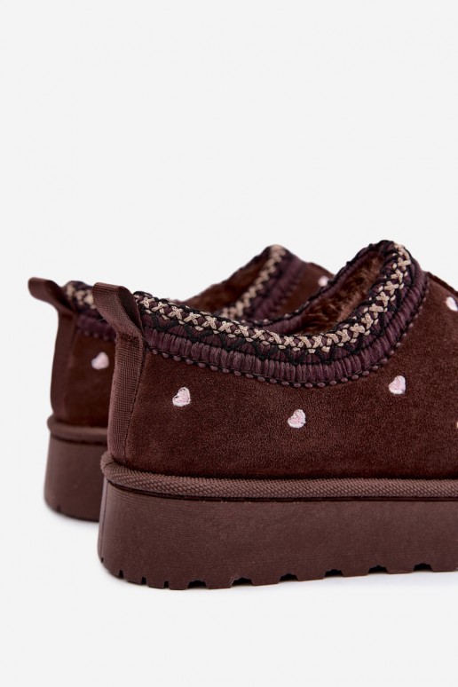 botas de neve para crianças isoladas com corações e pelo na cor castanha Meldrena