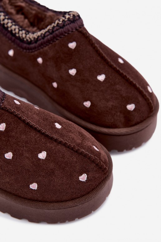 botas de neve para crianças isoladas com corações e pelo na cor castanha Meldrena