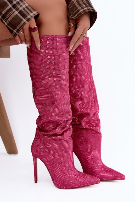 botas altas com saltos finos e ilhós brilhantes na cor rosa Lovisa