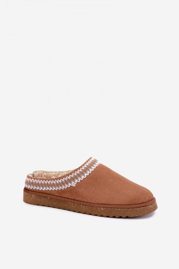 pantufas femininas com flores bordadas na cor castanha Inblu