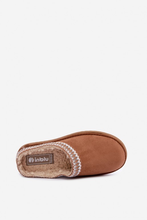 pantufas femininas com flores bordadas na cor castanha Inblu