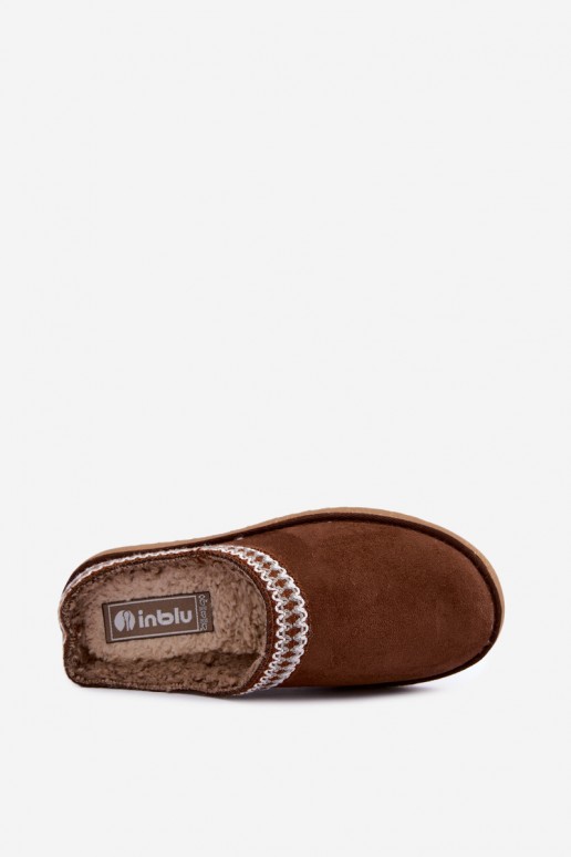 pantufas femininas com flores bordadas na cor castanha Inblu
