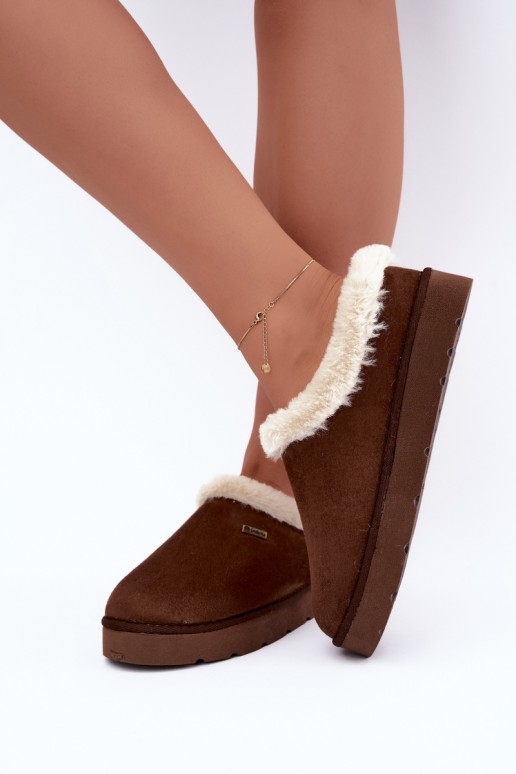 pantufas femininas com pelo na cor castanha escura Inblu