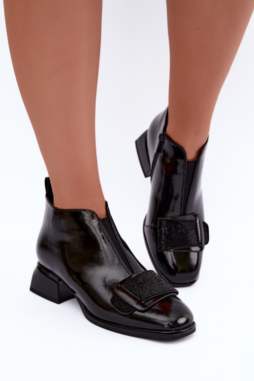 botins isolados de verniz Klocke Artiker 59C0108 na cor preta