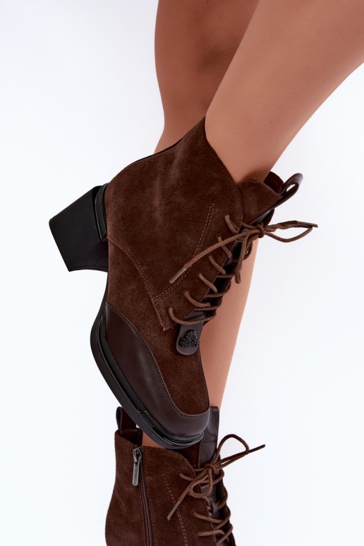 botins isolados de camurça sintética Artiker 59C0115 na cor chocolate