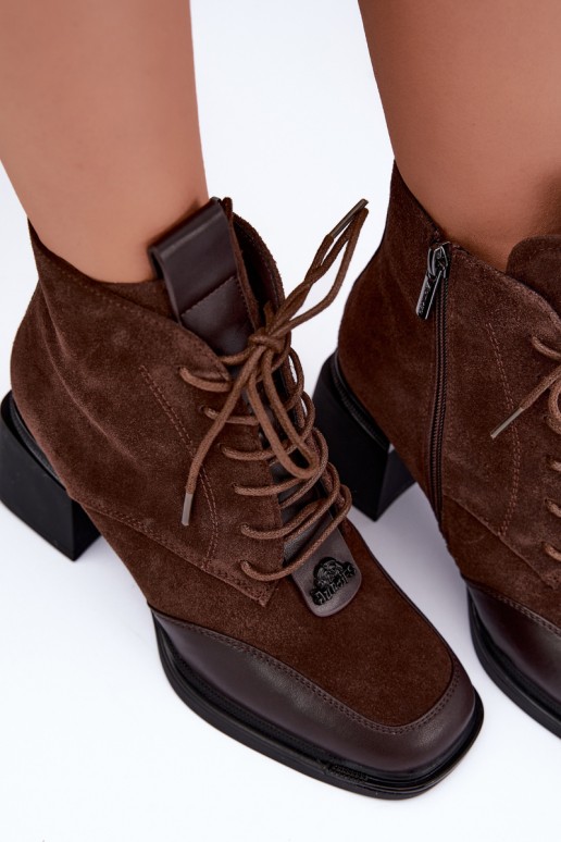 botins isolados de camurça sintética Artiker 59C0115 na cor chocolate