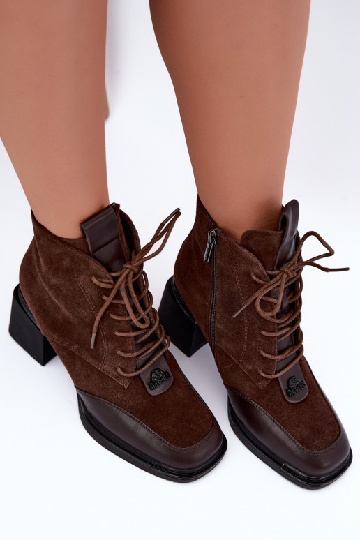 botins isolados de camurça sintética Artiker 59C0115 na cor chocolate