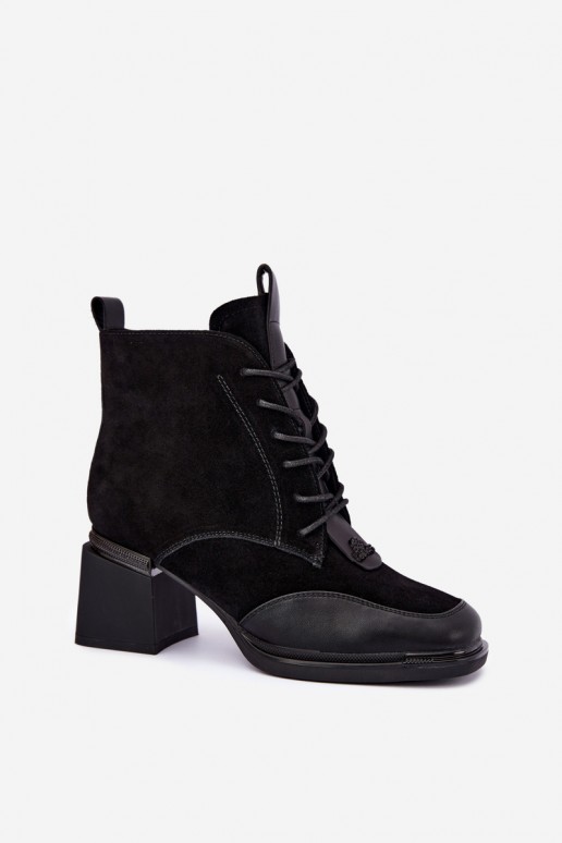 botins isolados de camurça sintética Artiker 59C0116 na cor preta