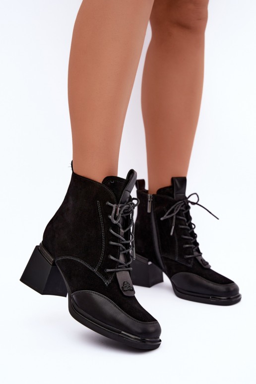 botins isolados de camurça sintética Artiker 59C0116 na cor preta