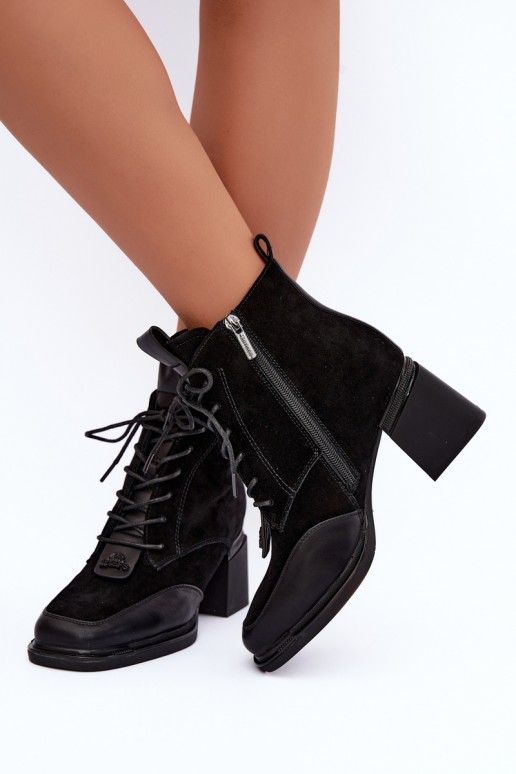 botins isolados de camurça sintética Artiker 59C0116 na cor preta