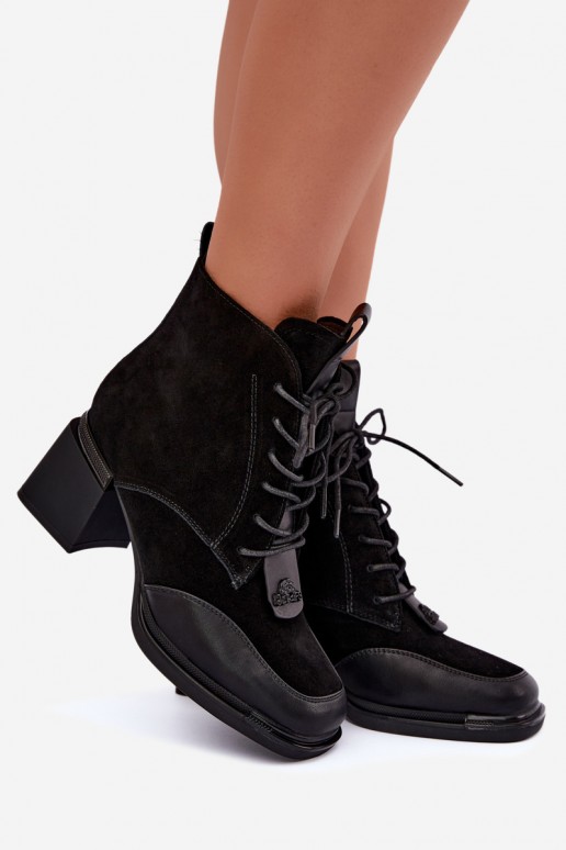 botins isolados de camurça sintética Artiker 59C0116 na cor preta