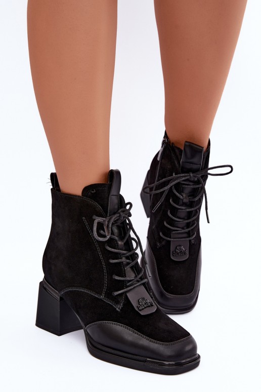 botins isolados de camurça sintética Artiker 59C0116 na cor preta