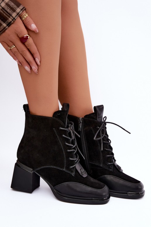 botins isolados de camurça sintética Artiker 59C0116 na cor preta