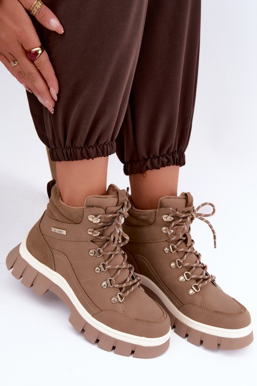 sapatos isolados femininos Lee Cooper LCJ-26-31-4582 na cor areia