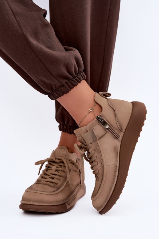 botins isolados de couro natural Lee Cooper LCJ-26-19-4603 na cor caqui