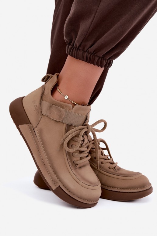 botins isolados de couro natural Lee Cooper LCJ-26-19-4603 na cor caqui