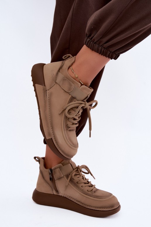 botins isolados de couro natural Lee Cooper LCJ-26-19-4603 na cor caqui