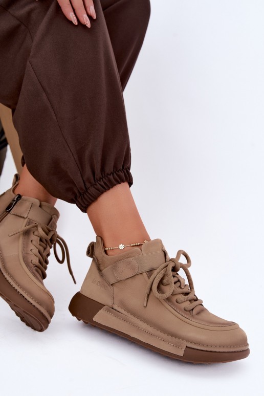 botins isolados de couro natural Lee Cooper LCJ-26-19-4603 na cor caqui