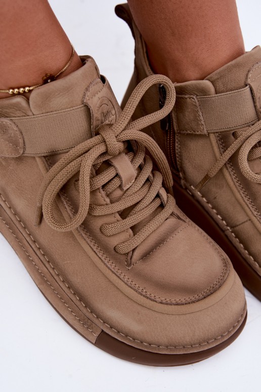botins isolados de couro natural Lee Cooper LCJ-26-19-4603 na cor caqui