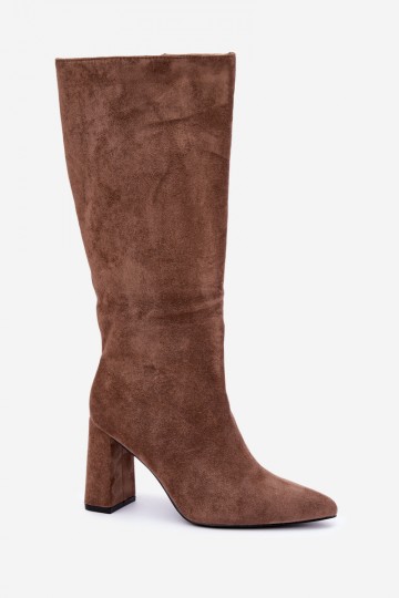 botas altas isoladas com salto na cor areia Evelle