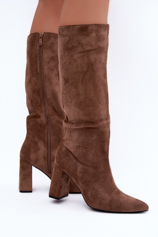 botas altas isoladas com salto na cor areia Evelle