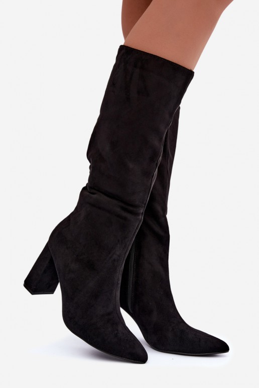 botas altas isoladas com salto na cor preta Evelle