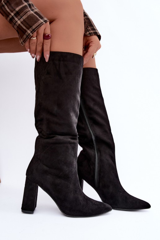 botas altas isoladas com salto na cor preta Evelle