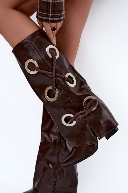 botas altas com cano amarrado e cadarços decorativos na cor chocolate Pamina