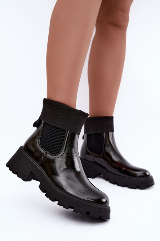 botins elegantes com efeito verniz na cor preta Sevella