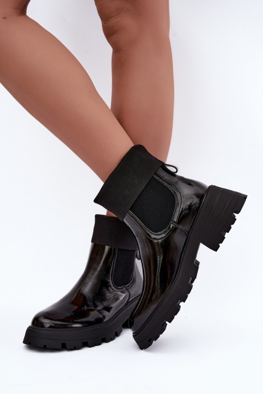 botins elegantes com efeito verniz na cor preta Sevella
