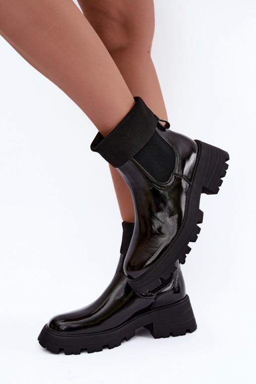 botins elegantes com efeito verniz na cor preta Sevella