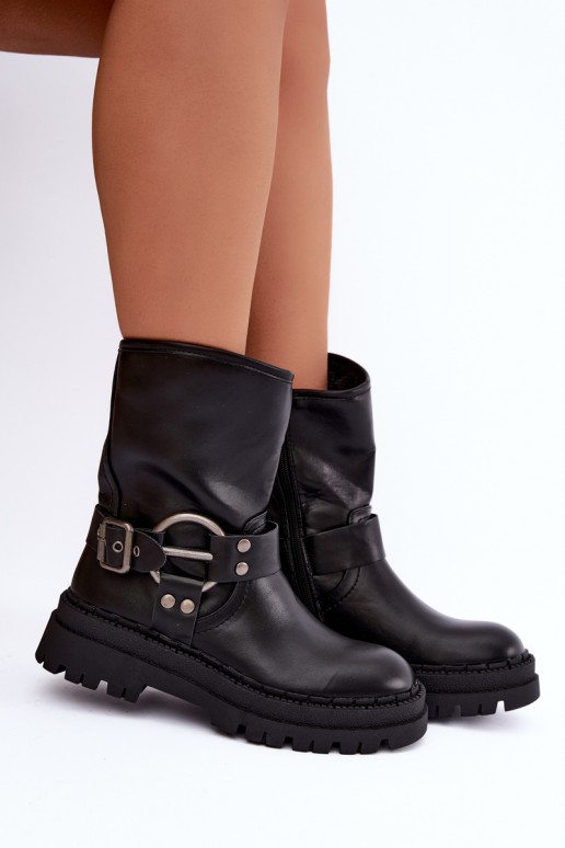 botins isolados com plataforma e tiras na cor preta Arienna