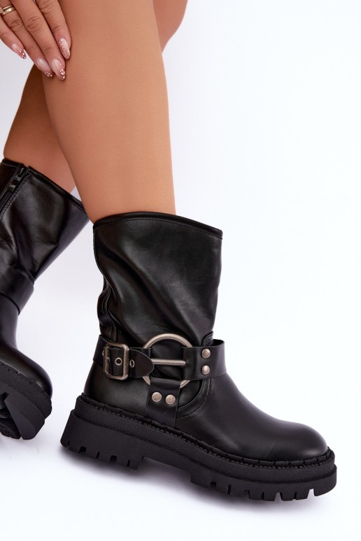 botins isolados com plataforma e tiras na cor preta Arienna