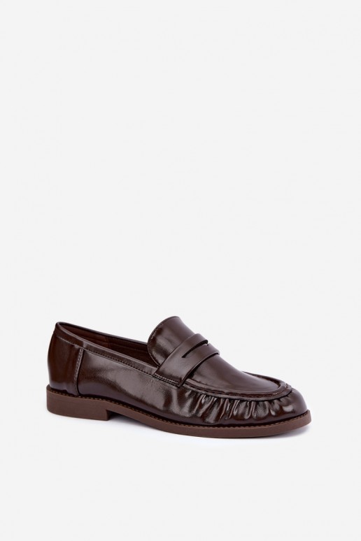 mocassins envernizados com babados na cor chocolate Hellenne