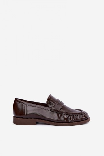 mocassins envernizados com babados na cor chocolate Hellenne 2