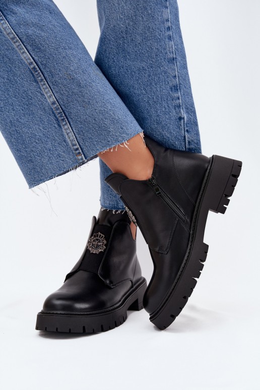Botas pretas isoladas de salto baixo para mulheres com ornamentos Lavira