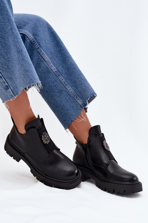 Botas pretas isoladas de salto baixo para mulheres com ornamentos Lavira