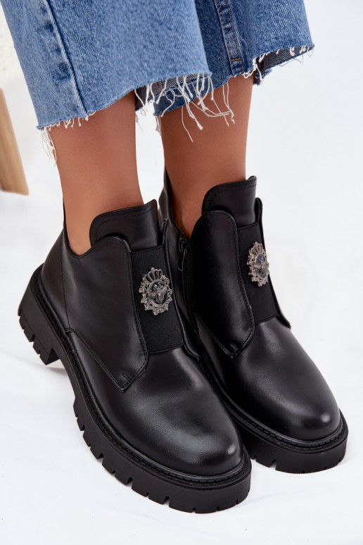 Botas pretas isoladas de salto baixo para mulheres com ornamentos Lavira