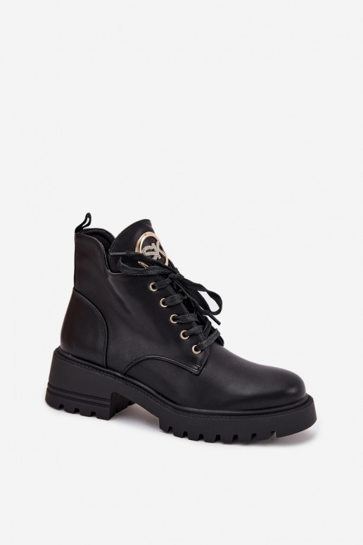 Botins isolados femininos com detalhes dourados em preto Kavirae