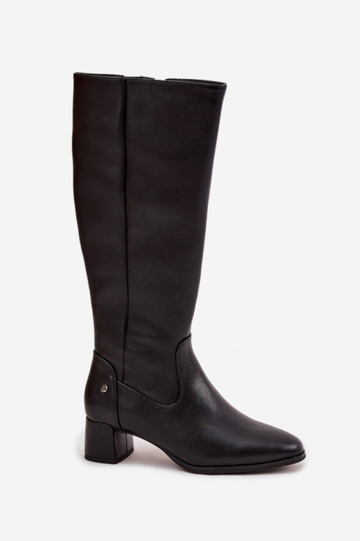 Botas pretas isoladas femininas acima do joelho em couro com saltos