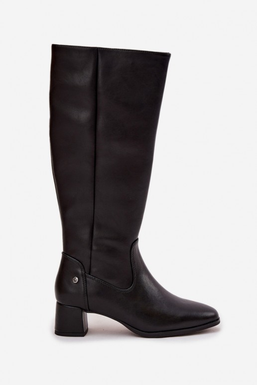 Botas pretas isoladas femininas acima do joelho em couro com saltos