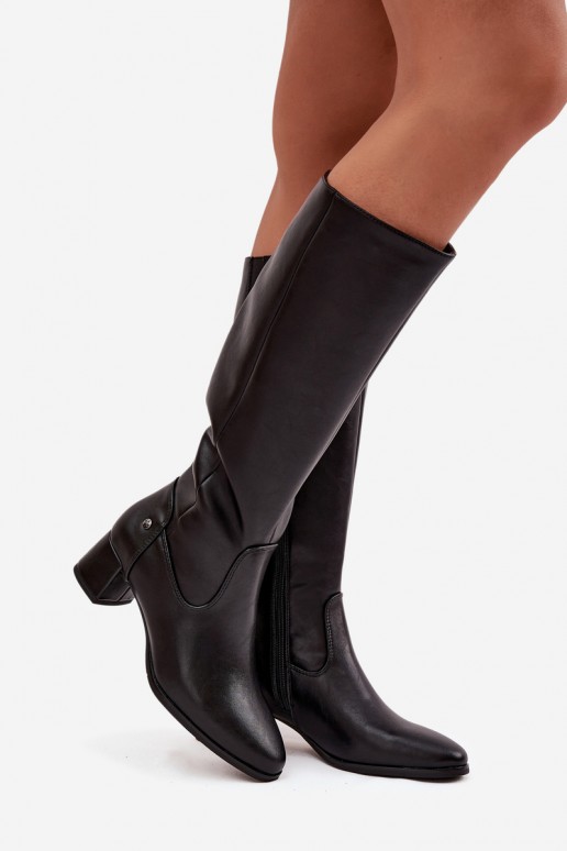 Botas pretas isoladas femininas acima do joelho em couro com saltos