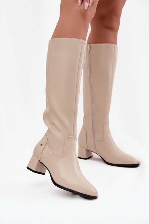 Botas bejes isoladas femininas acima do joelho em couro com saltos