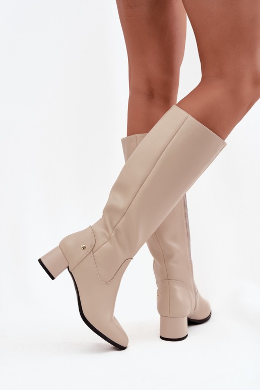 Botas bejes isoladas femininas acima do joelho em couro com saltos