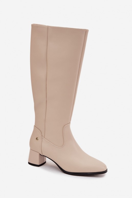 Botas bejes isoladas femininas acima do joelho em couro com saltos