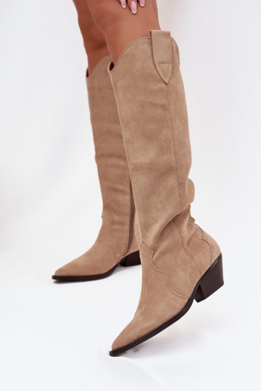 Botas longas de estilo cowboy acolchoadas com salto em camurça sintética na cor areia Jovianne