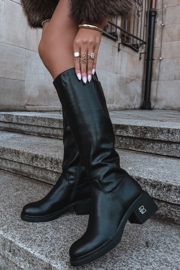 Botas altas isoladas de couro natural Vinceza pretas