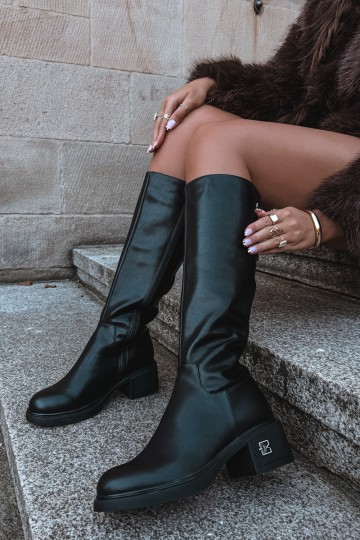 Botas altas isoladas de couro natural Vinceza pretas 2