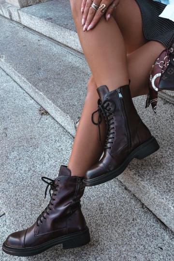 botins isolados em couro sintético chocolate Vinceza 86443